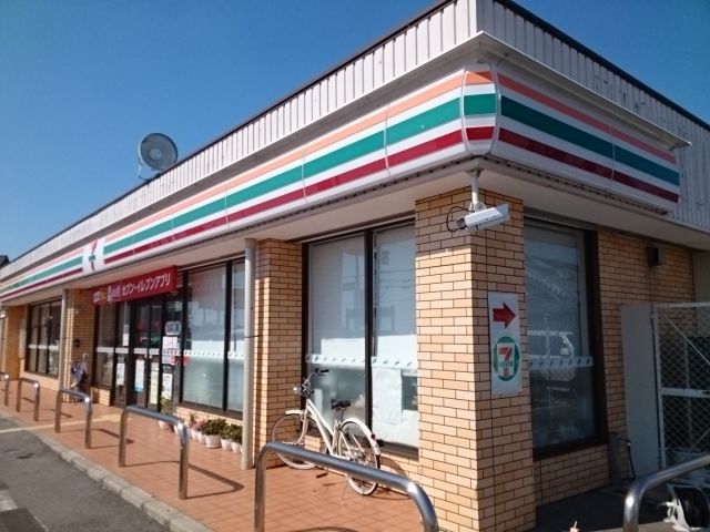 近くのセブンイレブン様まで490m（徒歩7分）