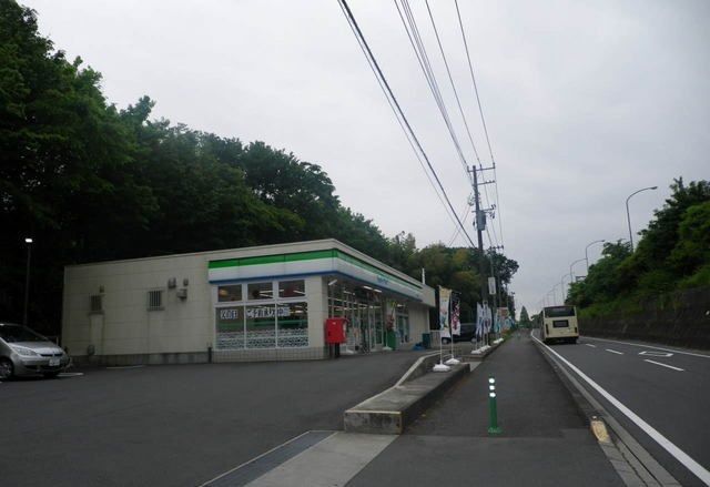 近くのファミリーマート御殿場東山店まで650m(徒歩9分)