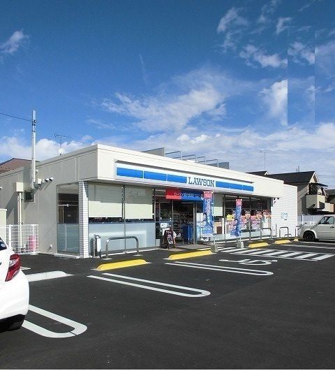 近くのローソンまで140m（徒歩2分）