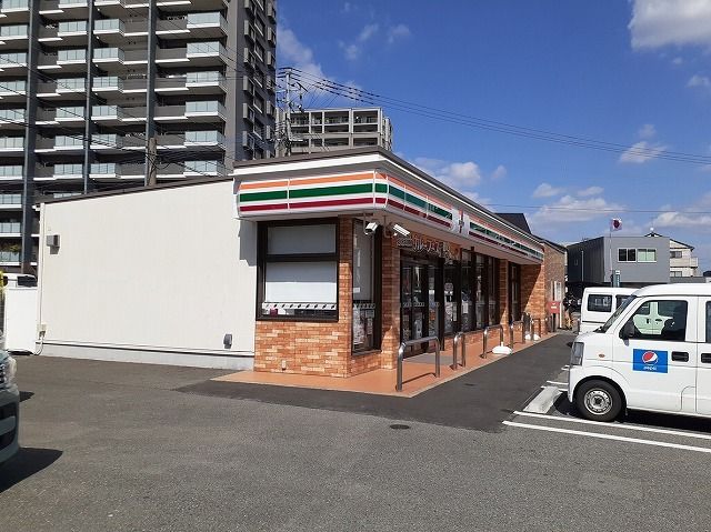 近くのセブンイレブン鳥栖本鳥栖町店まで50m（徒歩1分）