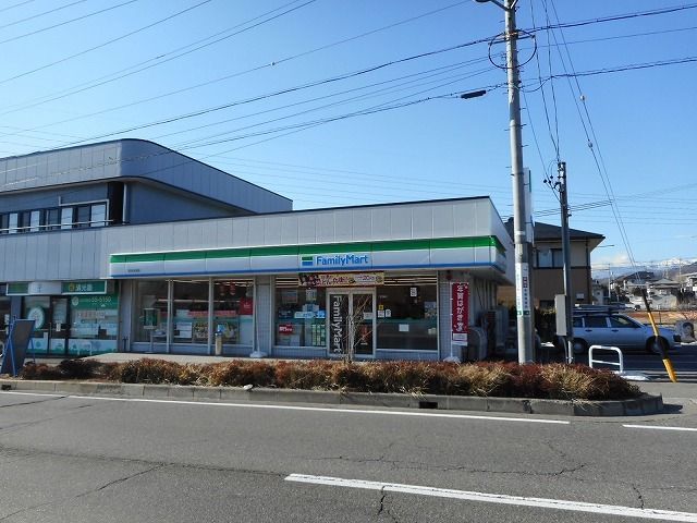 近くのコンビニまで450m（徒歩6分）