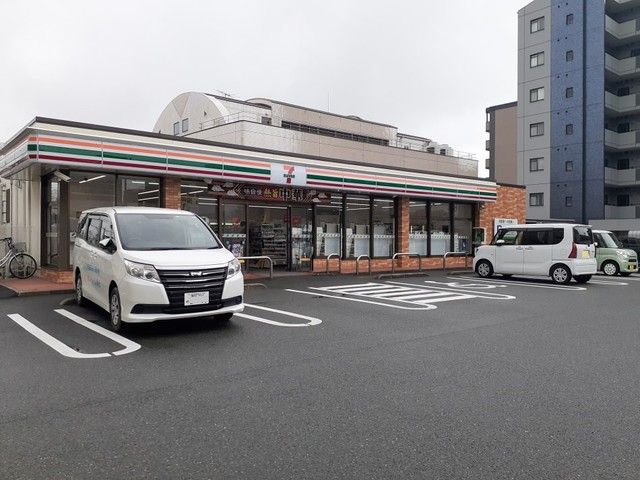 近くのセブンイレブン福岡姪浜駅西店まで500m（徒歩7分）