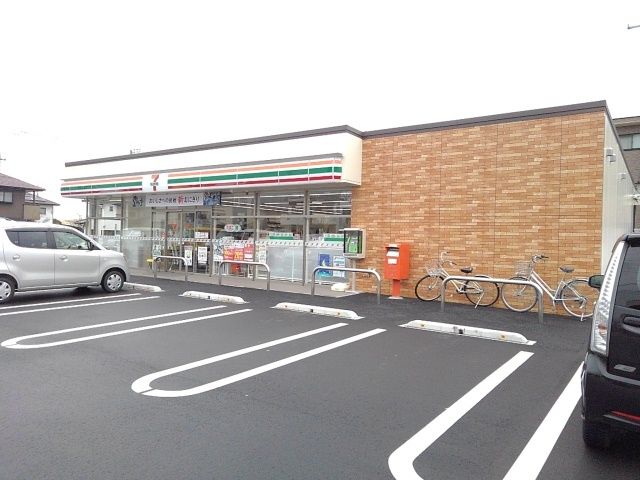 近くのセブンイレブン甲斐中下条店まで200m（徒歩3分）