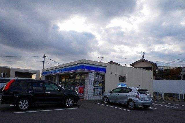 近くのローソン 長泉南一色店まで700m(徒歩9分)