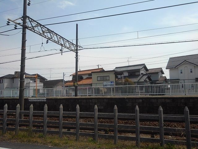 近くの駅まで1,085m（徒歩14分）