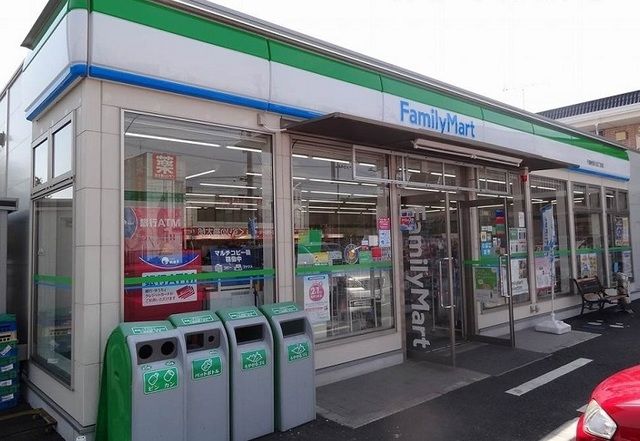近くのファミリーマートまで400m（徒歩5分）