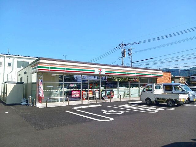 近くのセブンイレブンまで80m（徒歩1分）