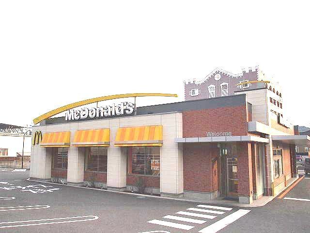 近くのマクドナルドまで260m（徒歩4分）