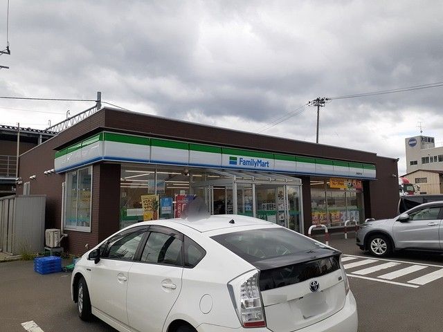近くのファミリーマート青森野内店まで349m（徒歩5分）