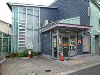 近くの郵便局まで720m（徒歩9分）