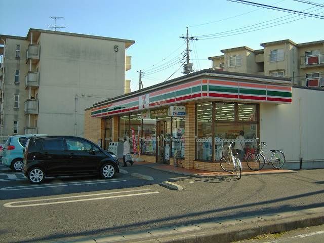 近くのセブンイレブンまで550m(徒歩7分)