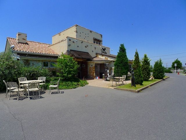 近くの飲食店まで1,400m（徒歩18分）