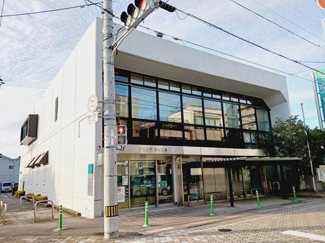 近くの伊予銀行郡中支店様まで1,000m(徒歩13分)