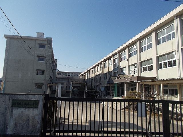 近くの岐阜市立城西小学校まで900m(徒歩12分)