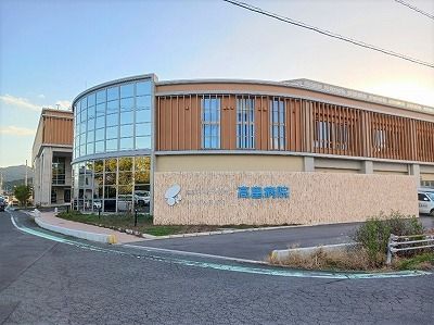 近くの高畠病院さんまで1,100m（徒歩14分）