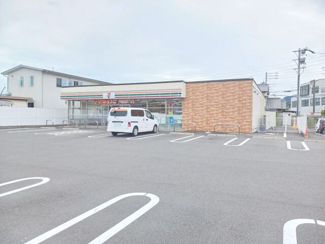 近くのセブンイレブン清水下野西店まで300m(徒歩4分)