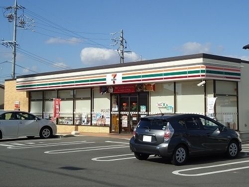 近くのセブンイレブン西尾桜町店まで260m(徒歩4分)