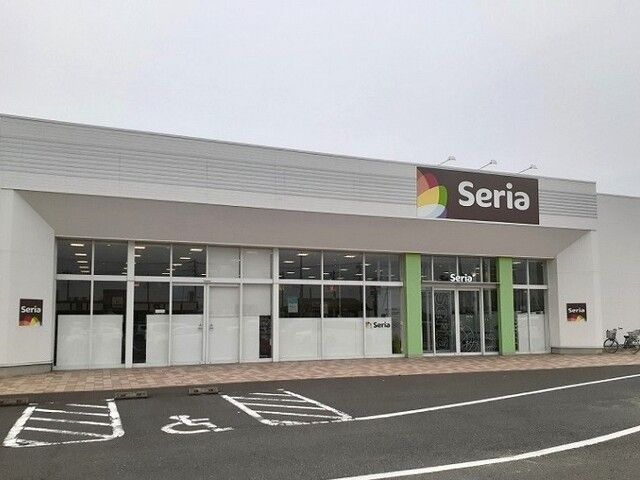 近くのセリアヤオコー川島店まで370m（徒歩5分）