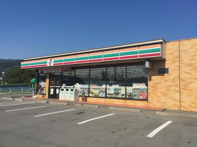 近くのコンビニまで900m（徒歩12分）