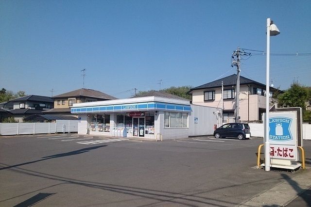 近くのコンビニまで600m（徒歩8分）
