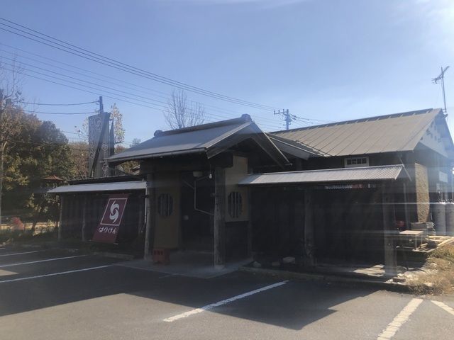 近くの飲食店まで1,800m（徒歩23分）