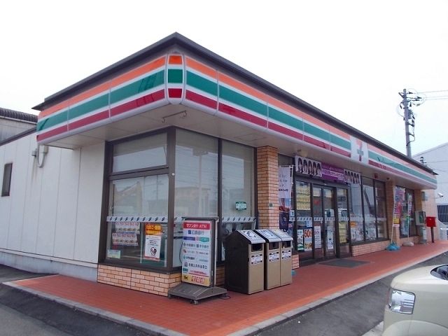 近くのセブンイレブン福山曙町店まで450m（徒歩6分）