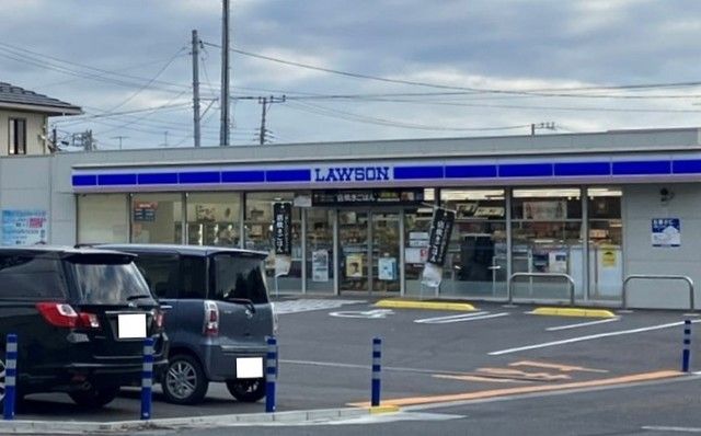 近くのコンビニまで400m（徒歩5分）