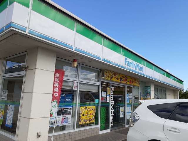 近くのファミリーマートまで90m(徒歩2分)