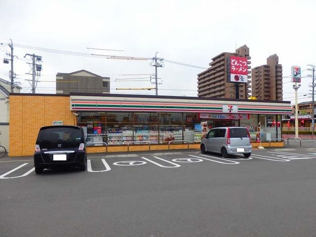 近くのコンビニまで800m（徒歩10分）