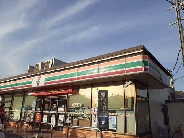 近くのセブンイレブンまで260m（徒歩4分）