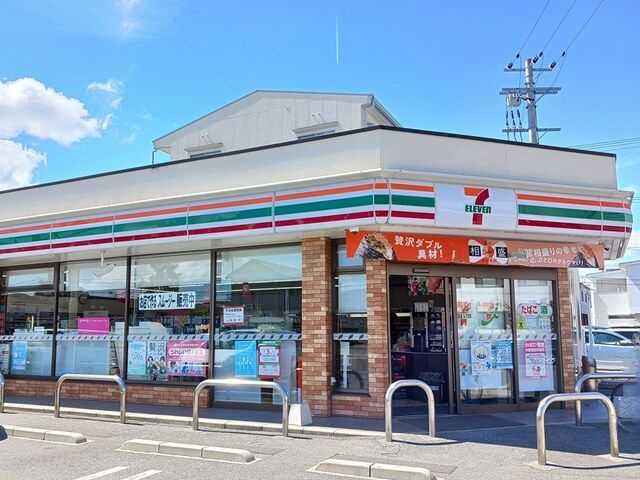 近くのセブンイレブンまで180m（徒歩3分）