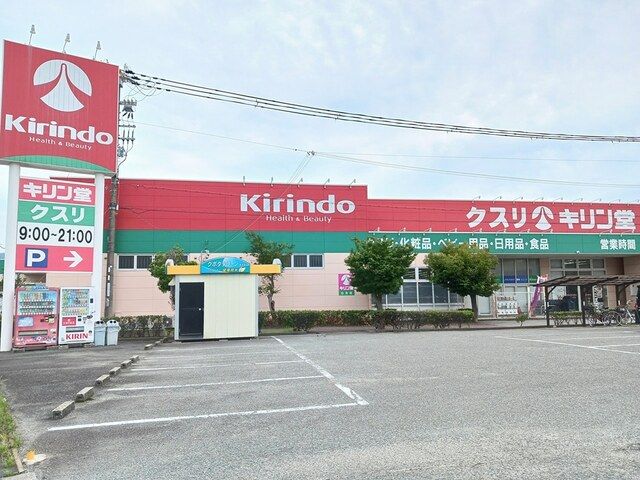近くの白浜小学校まで1,320m（徒歩17分）