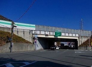 近くの姫路バイパス姫路東インターまで1,300m（徒歩17分）
