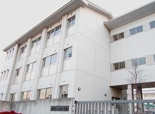 近くの白浜小学校まで1,320m(徒歩17分)