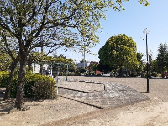 近くの下中居児童公園まで160m（徒歩2分）