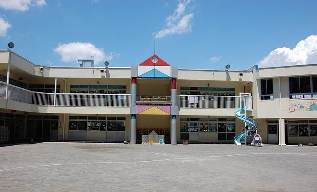 近くの小山白ゆり幼稚園まで140m（徒歩2分）