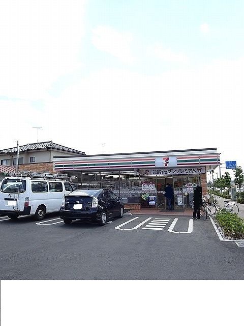 近くのセブンイレブンまで210m(徒歩3分)