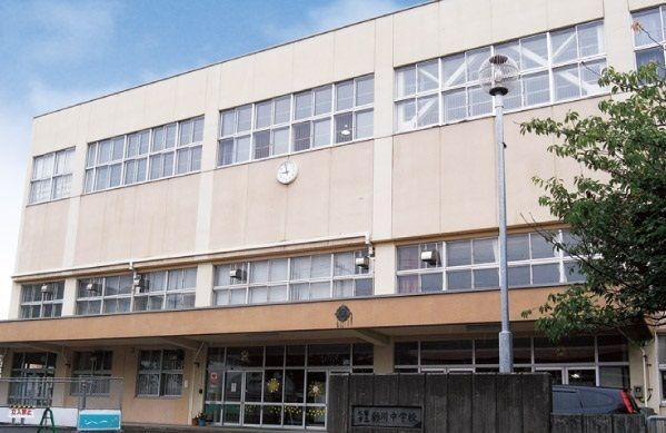近くの中学校まで350m（徒歩5分）