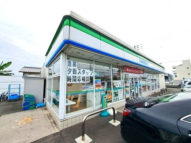 近くのファミリーマート春日川東店さんまで250m（徒歩4分）