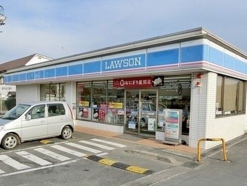 近くのローソン東松山沢口町店まで300m（徒歩4分）