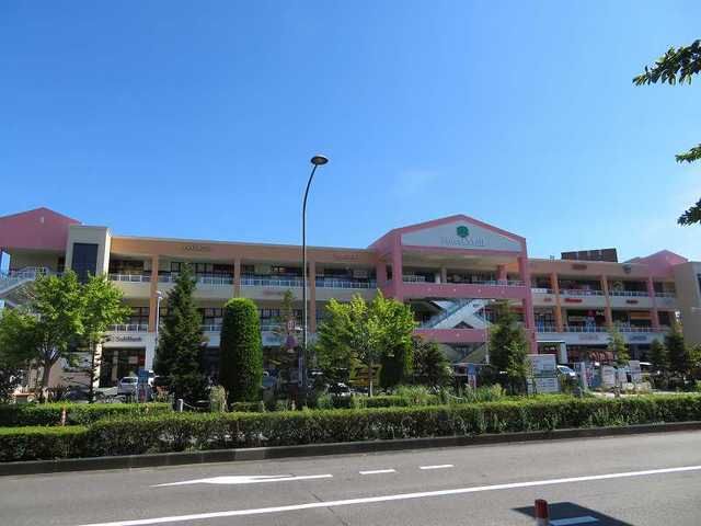 近くのフォレストモールまで230m(徒歩3分)