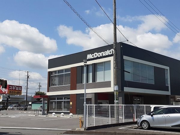 近くのマクドナルド３０６亀山店まで6,700m（徒歩84分）