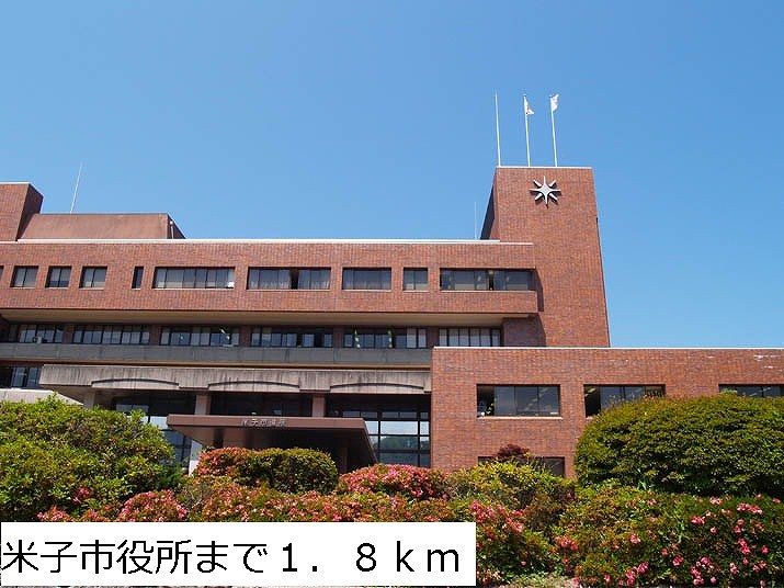 近くの米子市役所まで1,800m（徒歩23分）