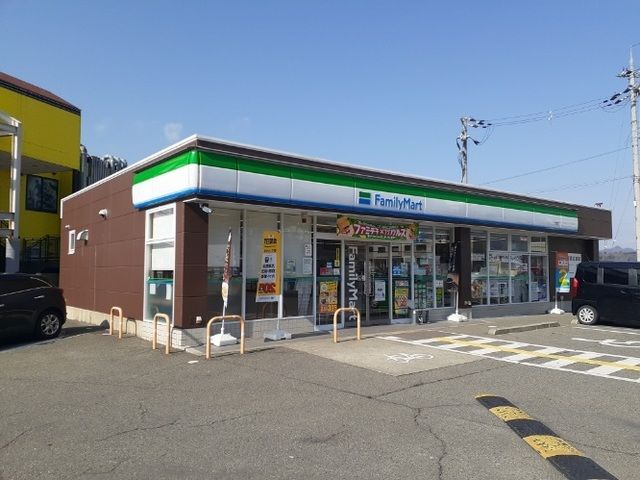 近くのファミリーマート八景店様まで350m（徒歩5分）
