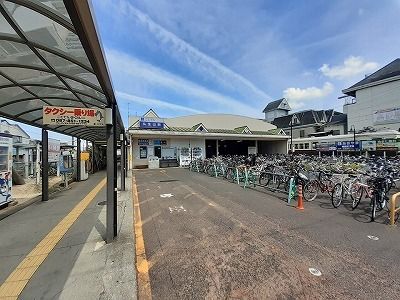 近くの琴電仏生山駅さんまで900m（徒歩12分）