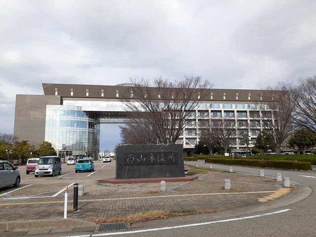 近くの白山市役所まで2,700m(徒歩34分)
