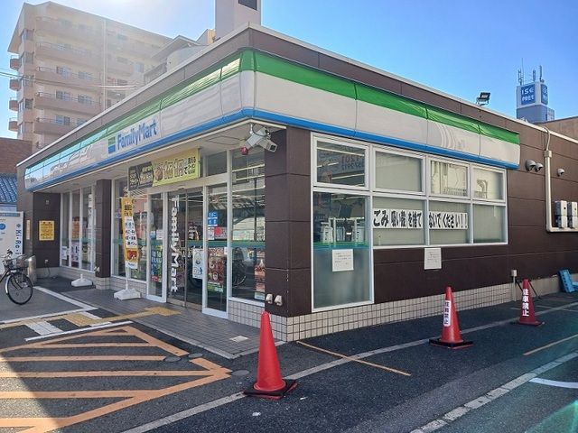 近くのファミリーマート高石駅前店様まで510m(徒歩7分)