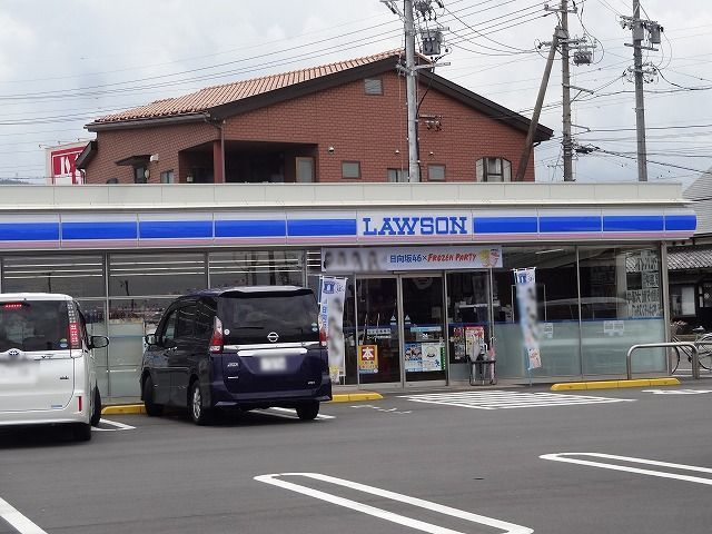 近くのコンビニまで450m（徒歩6分）