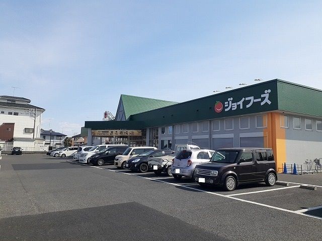 近くのジョイフーズ小山城南店まで450m（徒歩6分）