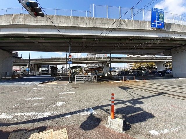 近くの県立美術館通駅まで727m（徒歩10分）